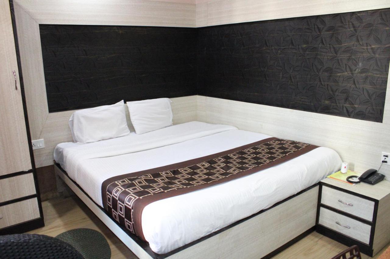 Hotel SQUARE PARK Dibrugarh Buitenkant foto
